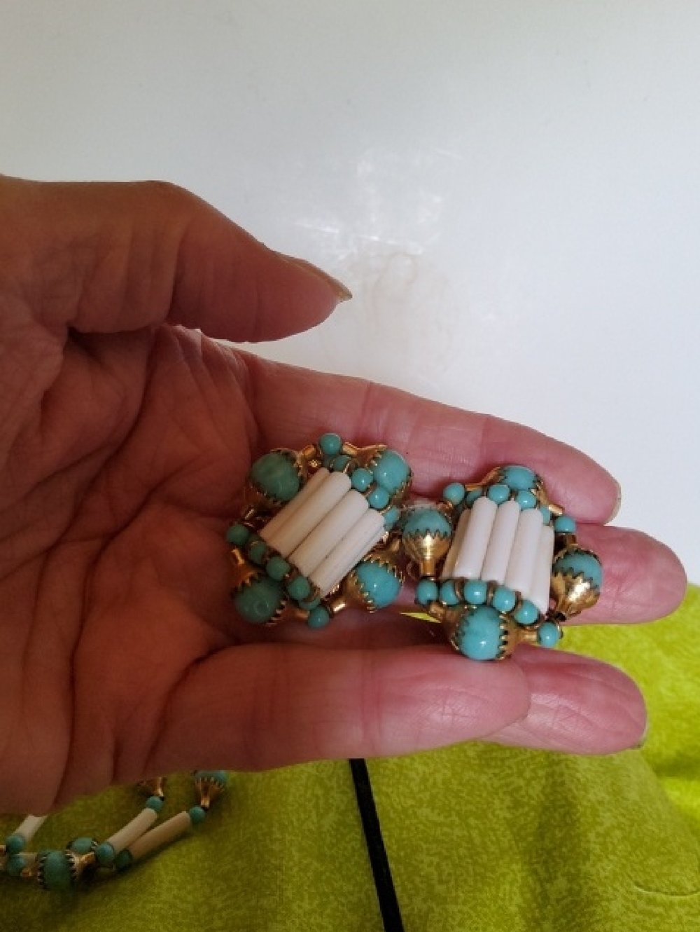 Vintage Jewelry Set featuring a Triple-strand necklace/earrings. - Picture 7 of 8